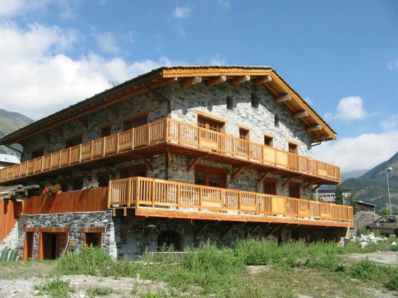Foto 12 von 14: Einzimmerapartment 'Le Pin Cembro' mit Bergblick, privater Terrasse und WLAN