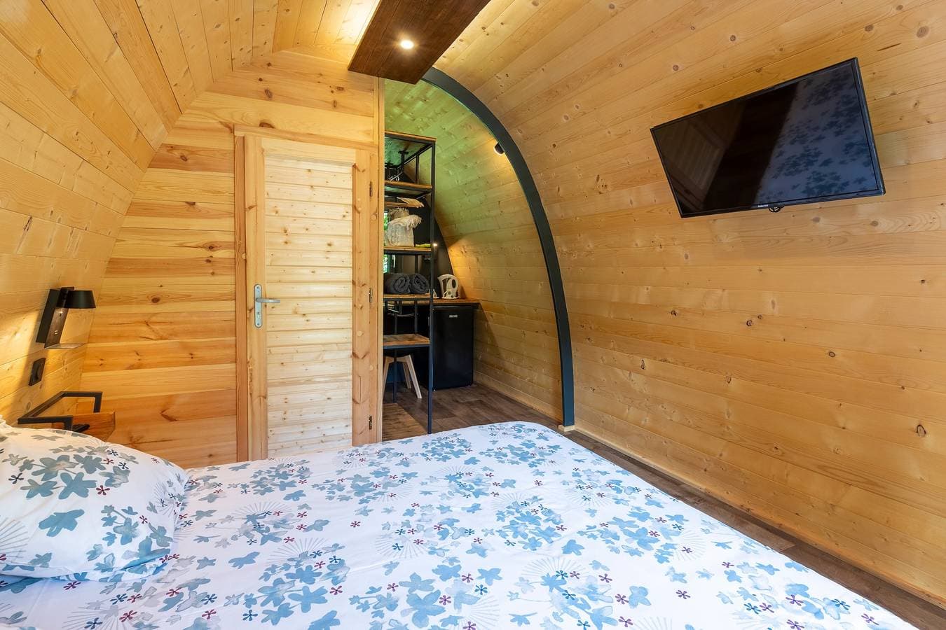 Foto 6 von 25: Ferienhaus 'Pod Insolite Nature – Blick ins Grüne' mit privater Terrasse, WLAN & Klimaanlage
