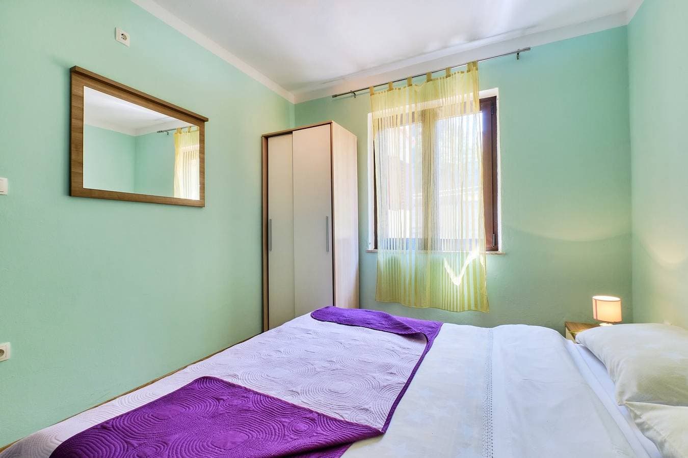 Foto 2 von 16: Das Apartment Ady 2 befindet sich im Erdgeschoss in Mali Losinj. Es ist möglich, 2 Personen unterzubringen. Es liegt in der Nähe des Strandes in der Gegend von Zagazinjine, 450 m vom Zentrum entfernt.