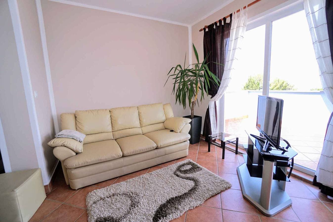 Foto 5 von 16: Ferienwohnung mit Balkon und Meerblick