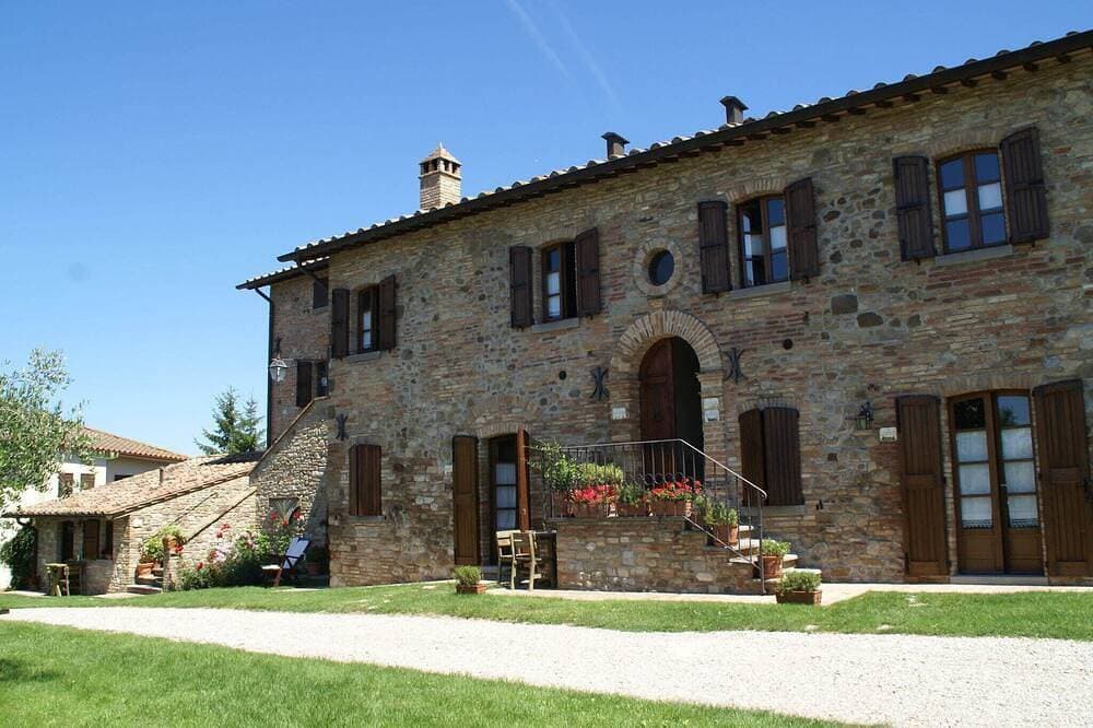Foto 7 von 23: Ferienhaus in Montone mit Pool & Terrasse
