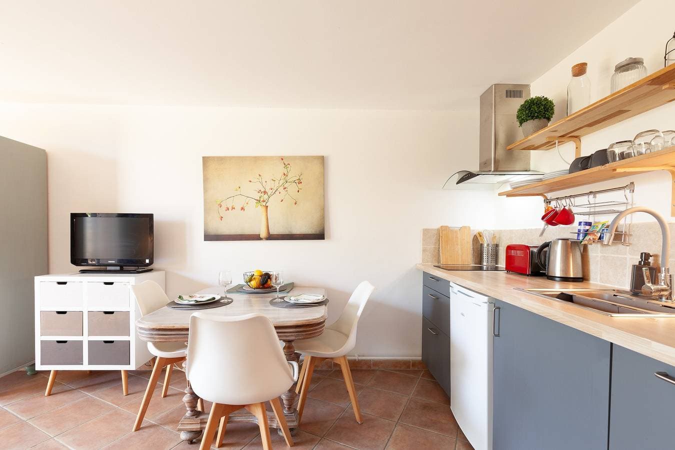 Foto 7 von 20: Ferienwohnung 'Logement De Charme Les Araucarias' mit Gemeinschaftspool, privater Terrasse & WLAN