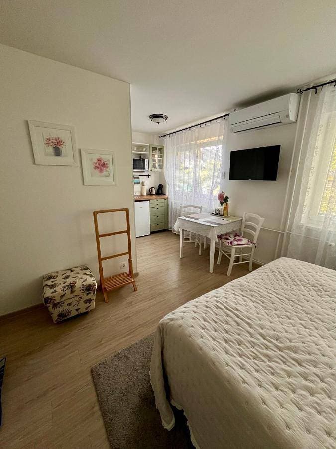 Foto 4 von 16: Twin Room with Private Bathroom