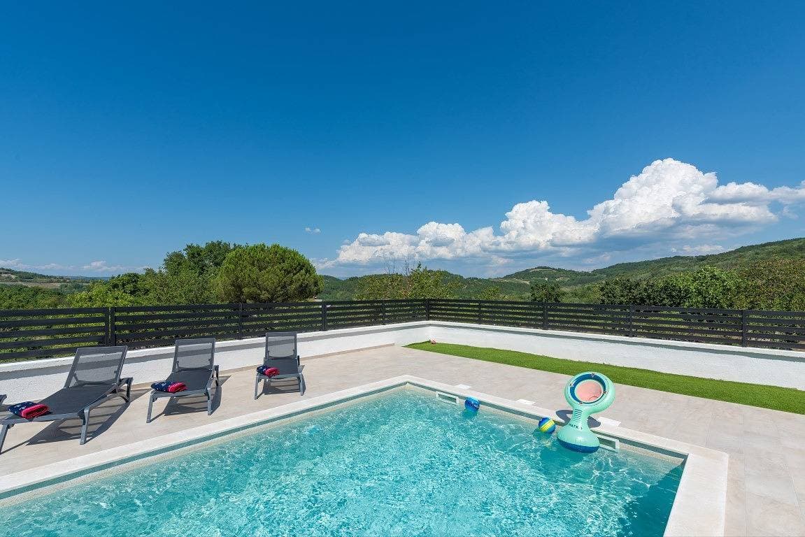 Foto 11 von 54: Moderne Villa in Karojba mit privatem Pool.