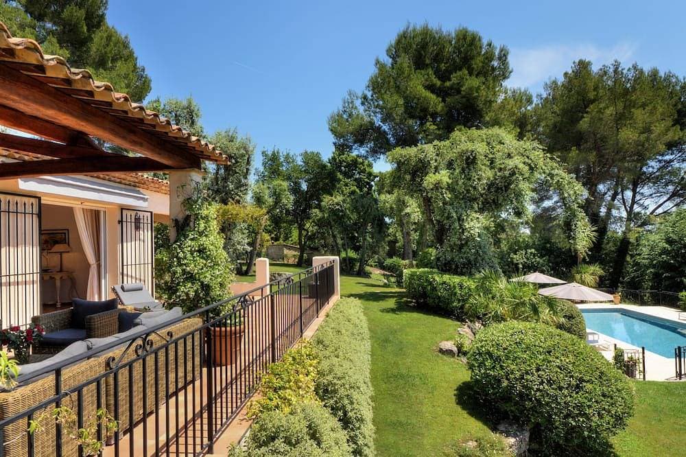 Beautiful villa with stunning view nestled in countryside near Valbonne village 1