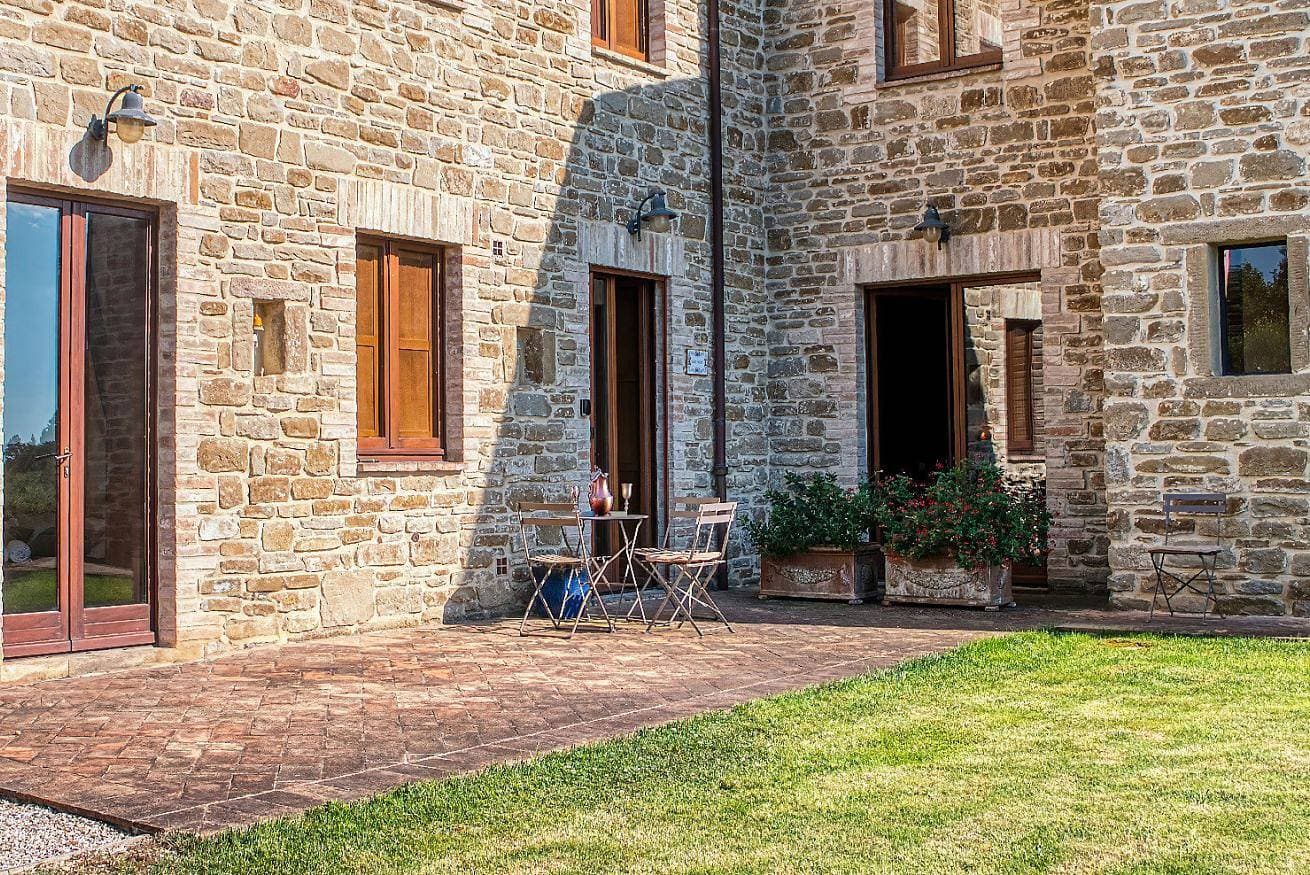 Foto 13 von 19: GuestHost - Casale dei Tramonti - Nature's Haven Olivi Apartment in Renovated Farmhouse with Pool