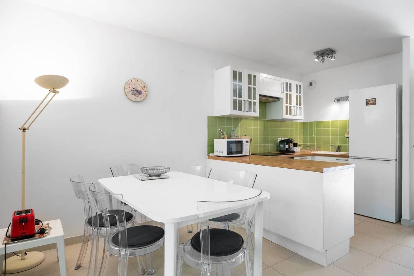 Foto 3 von 20: Apartment 'Grand T2 nahe Strand' mit Seeblick, Gemeinschaftspool und Klimaanlage