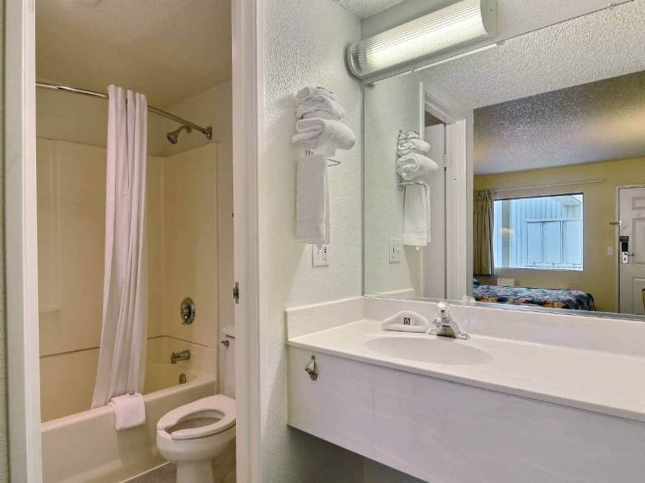 Foto 13 von 39: 1 Queensize-Bett | Kühlschrank, Nichtraucherzimmer