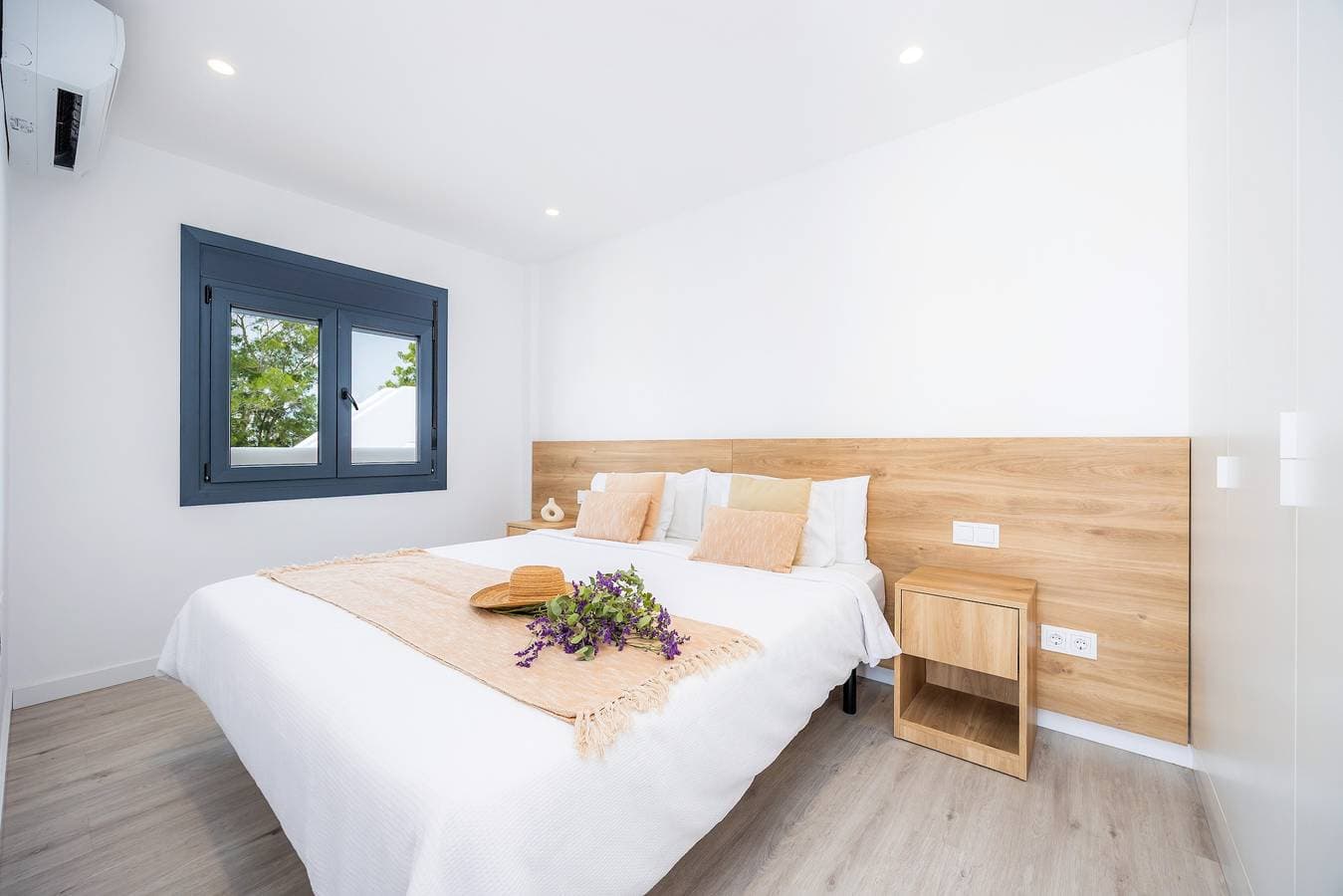 Foto 13 von 28: Ferienwohnung 'White Suites 3' mit Gemeinschaftspool, WLAN und Klimaanlage