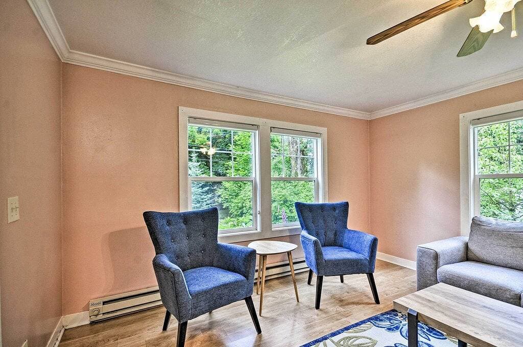 Foto 11 von 25: Downtown Home w/ Patio - Walk to Shops & Dining!