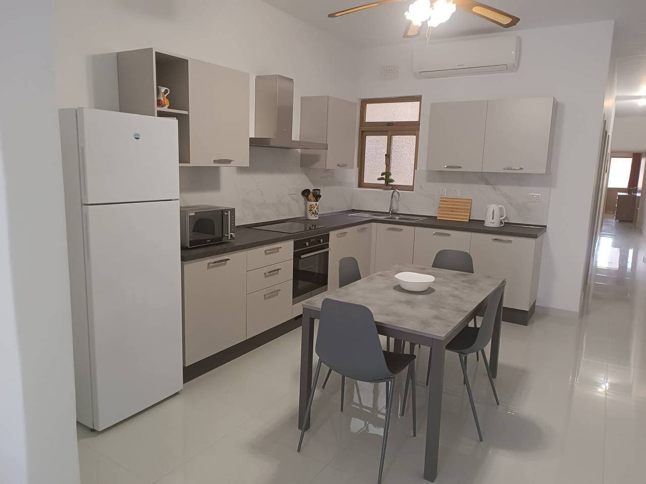 Foto 5 von 36: Stilvolles und geräumiges Apartment mit 2 Schlafzimmern am Meer