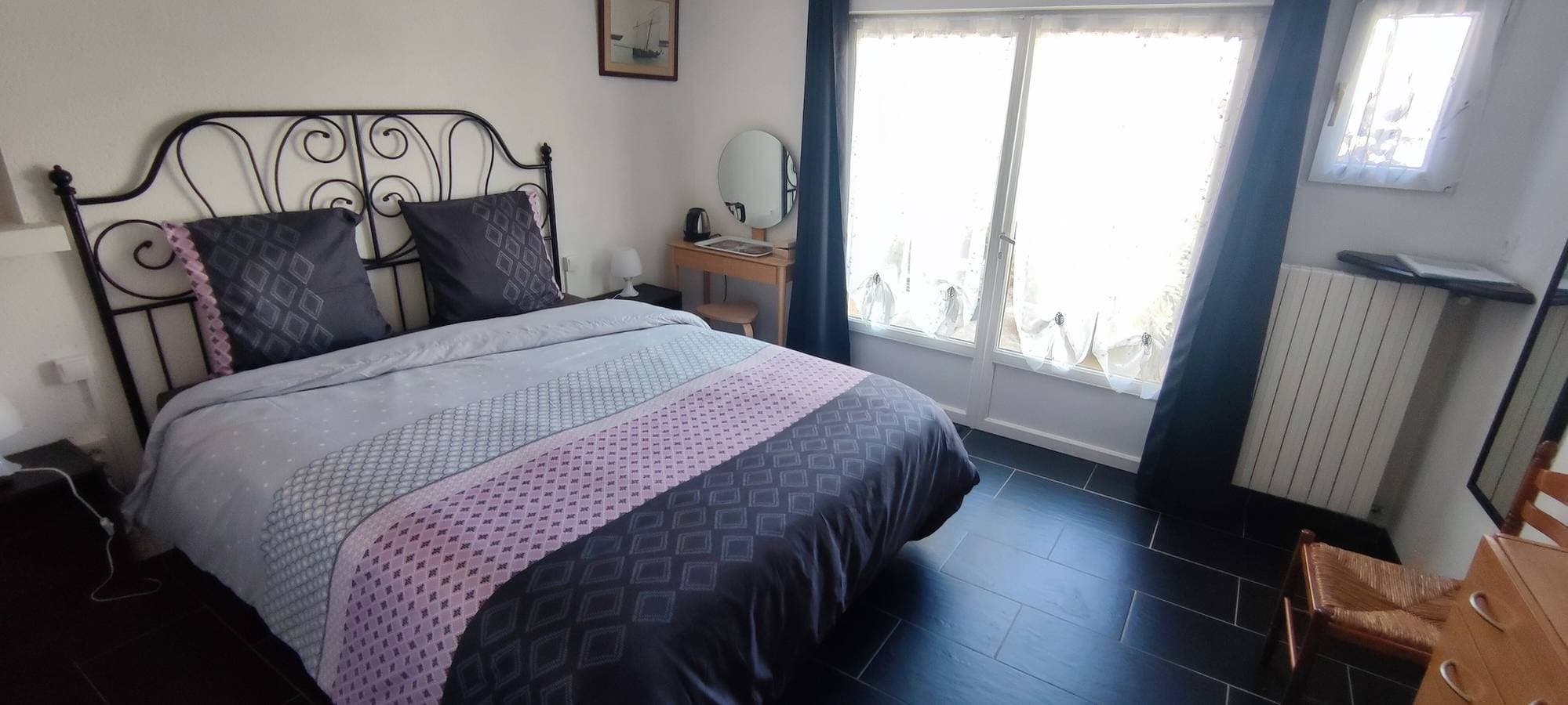 Foto 3 von 19: Gästezimmer „Le Chatry“ mit gemeinsamer Terrasse und WLAN in Cancale
