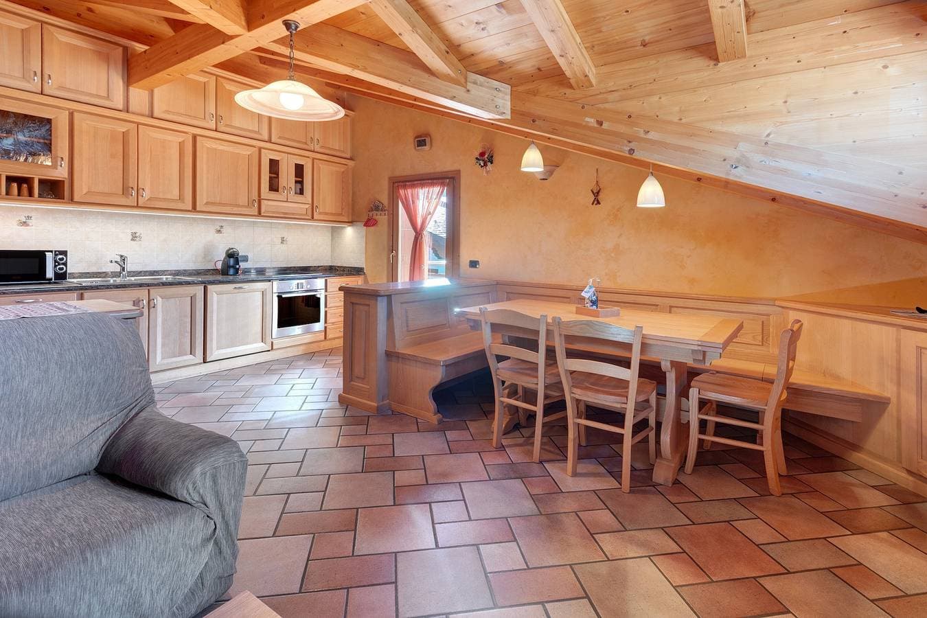 Foto 9 von 32: Apartment 'Mansarda Combo' mit Bergblick, Balkon und WLAN