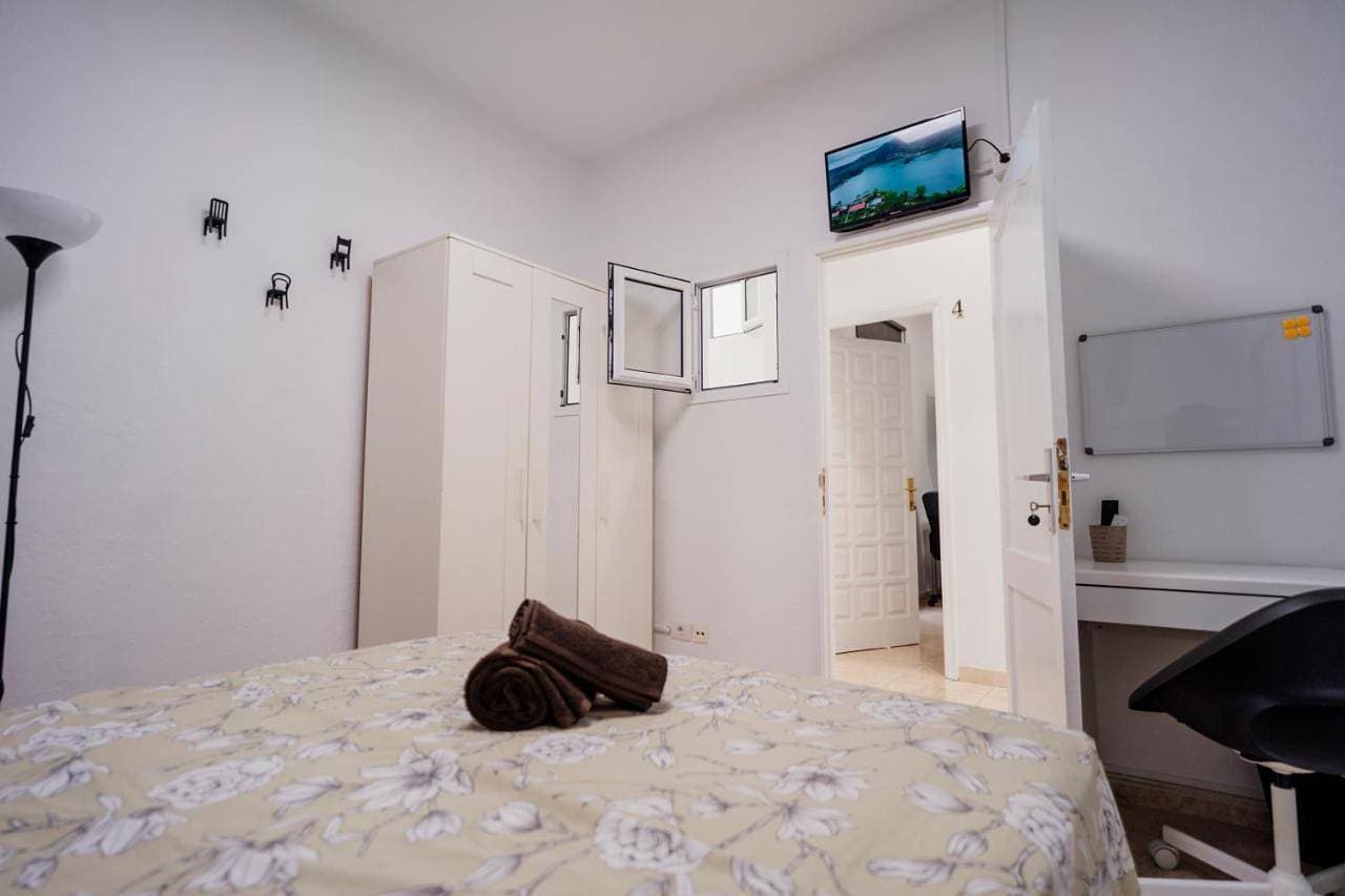 Foto 3 von 8: Standard Double Room with Shared Bathroom