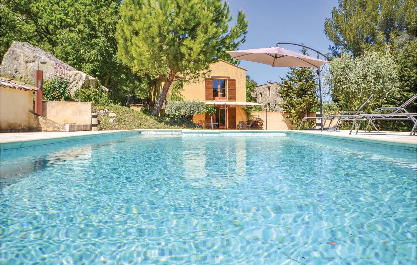 Wohnung mit AC, Pool & Garten - 2.5km zur Stadt 1
