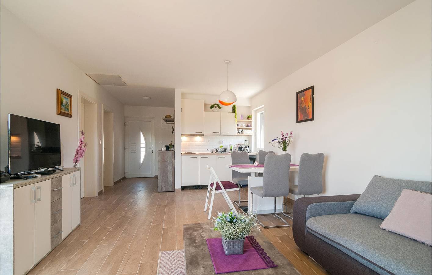Foto 8 von 39: Gemütliche Ferienwohnung mit 2 Schlafzimmern, Pool und Terrasse, 400 m vom Zentrum von Maslinica entfernt