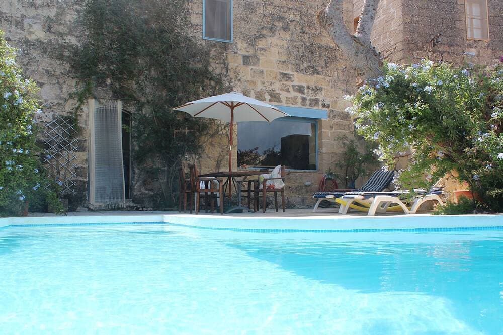 Bauernhaus mit privatem Swimmingpool, voller Charakter und Charme 1