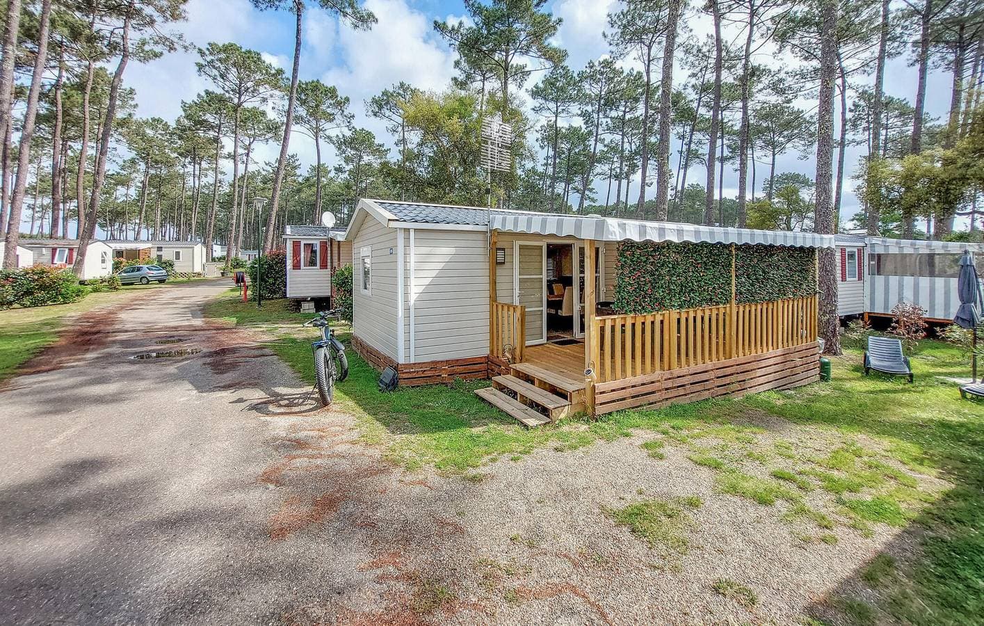 Gemütliches Mobilheim mit Parkplatz, WiFi, AC, Pool & Garten, Nähe Restaurant 1