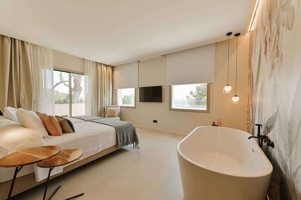 Foto 3 von 30: Luxury Villa. Heated pool. Sea & Mountain views