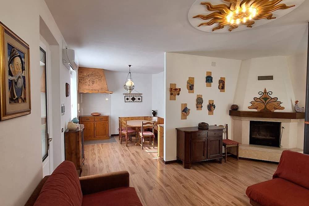 Foto 7 von 18: Apartment-Traditionell-Eigenes Badezimmer-Blick auf den Hof