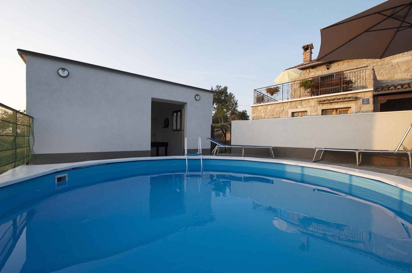 Foto 8 von 25: Ferienhaus in ruhiger Lage mit Pool