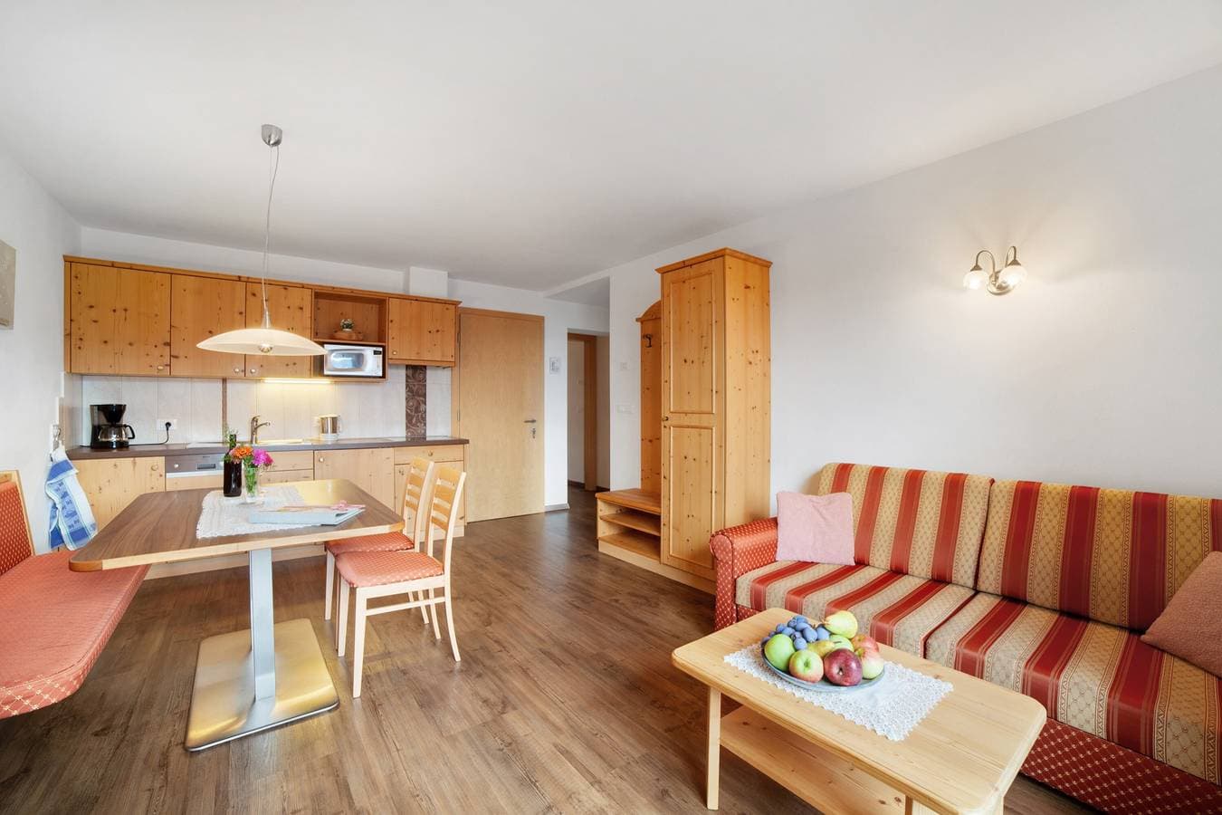 Foto 3 von 22: Ferienwohnung 'Oberötzbauer Enzian' mit Bergblick, Gemeinschaftsgarten und WLAN