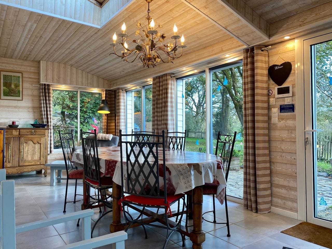Foto 3 von 21: Ferienhaus am See mit eingezäuntem Garten, Kamin und WLAN in Joué-sur-Erdre