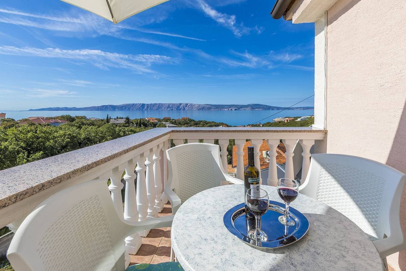Mediterranes Apartment nur 470 Meter zum Strand mit Meerblick, Babybett, Grill 1
