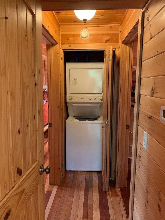 Little T's Cabin Great Smoky Mtns, Hot Tub, Polar Express, King Bed, WiFi 1