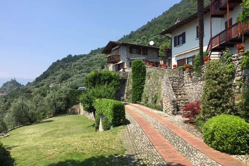Foto 10 von 30: Zwei-Zimmer-Wohnung in Residenz mit Pool und Panoramablick auf den See in Sale Marasino