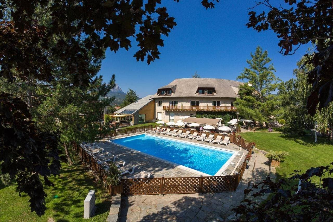 Hôtel & Spa Les Bartavelles 1
