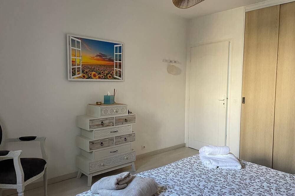 Foto 3 von 12: A 36 sq. m self contained apartment with a magnificent view to the Mediterranean