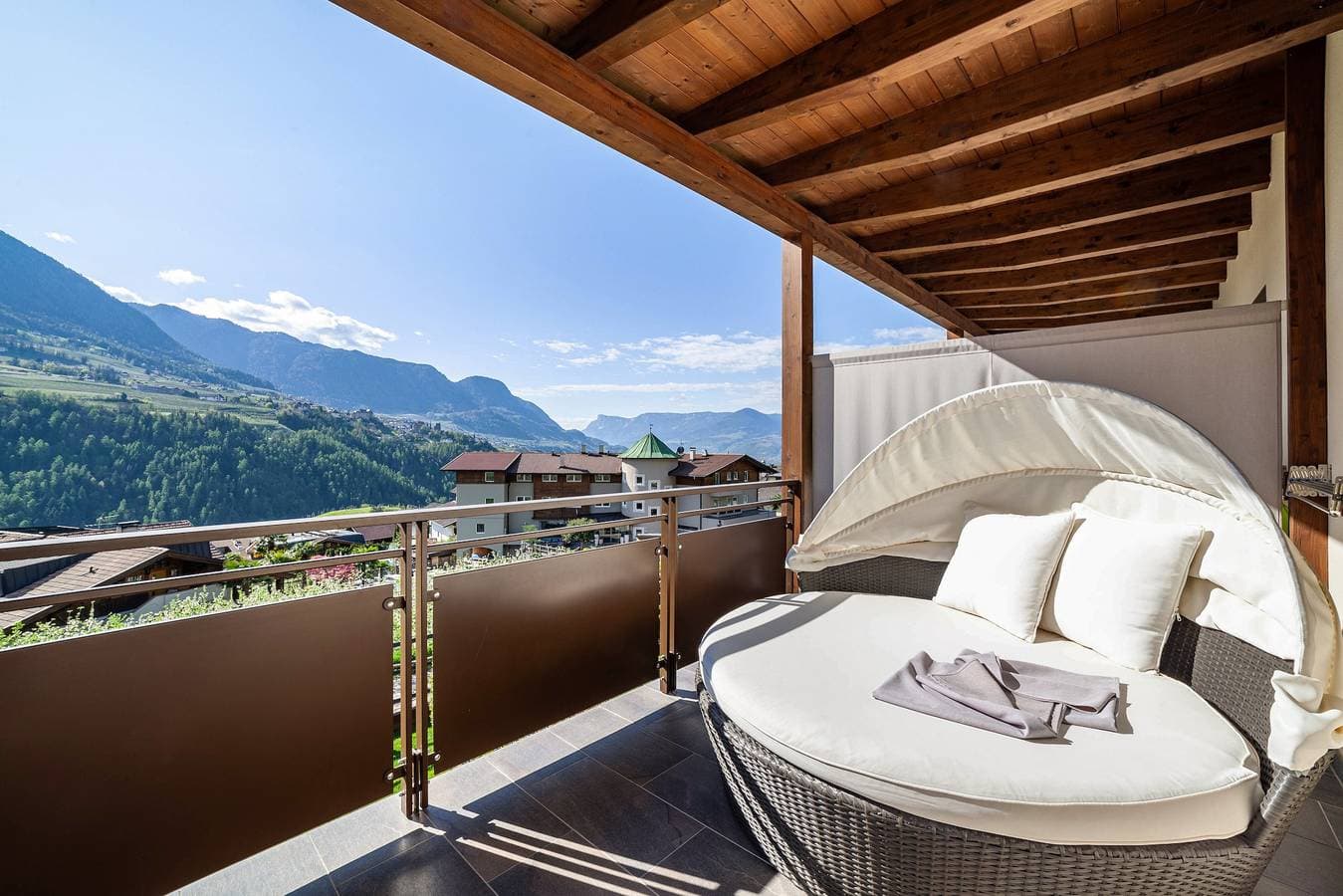 Foto 3 von 25: Ferienwohnung "Wohnung 1" mit Bergblick, Gemeinschaftspool und WLAN