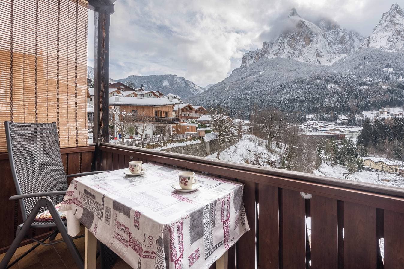Foto 2 von 22: Gemütliche Ferienwohnung "Euringer Villa Erna" mit Blick auf die Berge