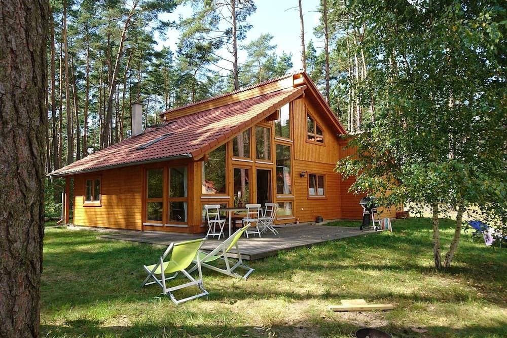 Stilvolles, helles Holzhaus am Wald in unmittelbarer Nähe von klarem Badesee 1