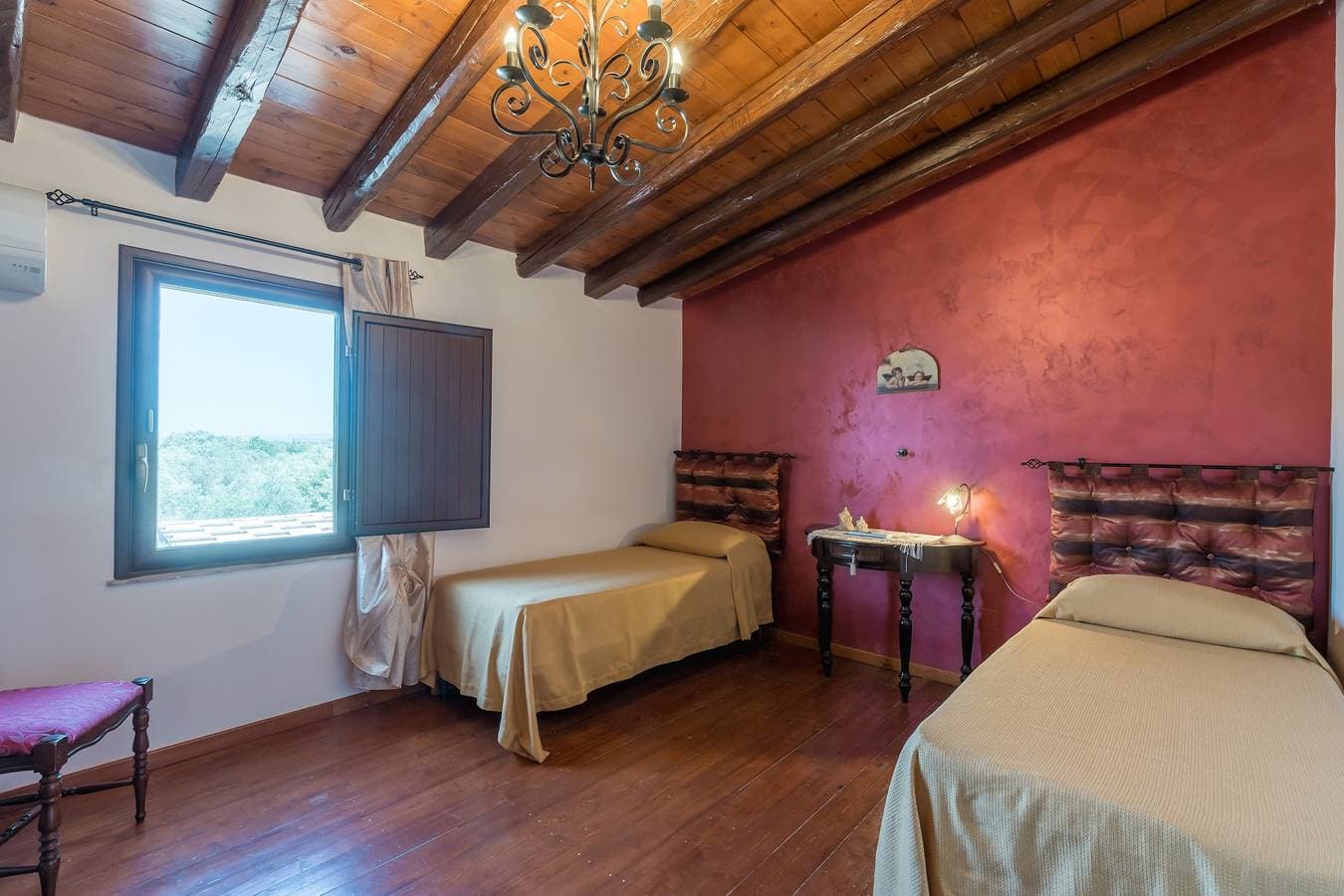 Foto 12 von 27: Apartment 'Casa Vacanze 4 Pileri - Perollo' mit Bergblick, Gemeinschaftspool und WLAN