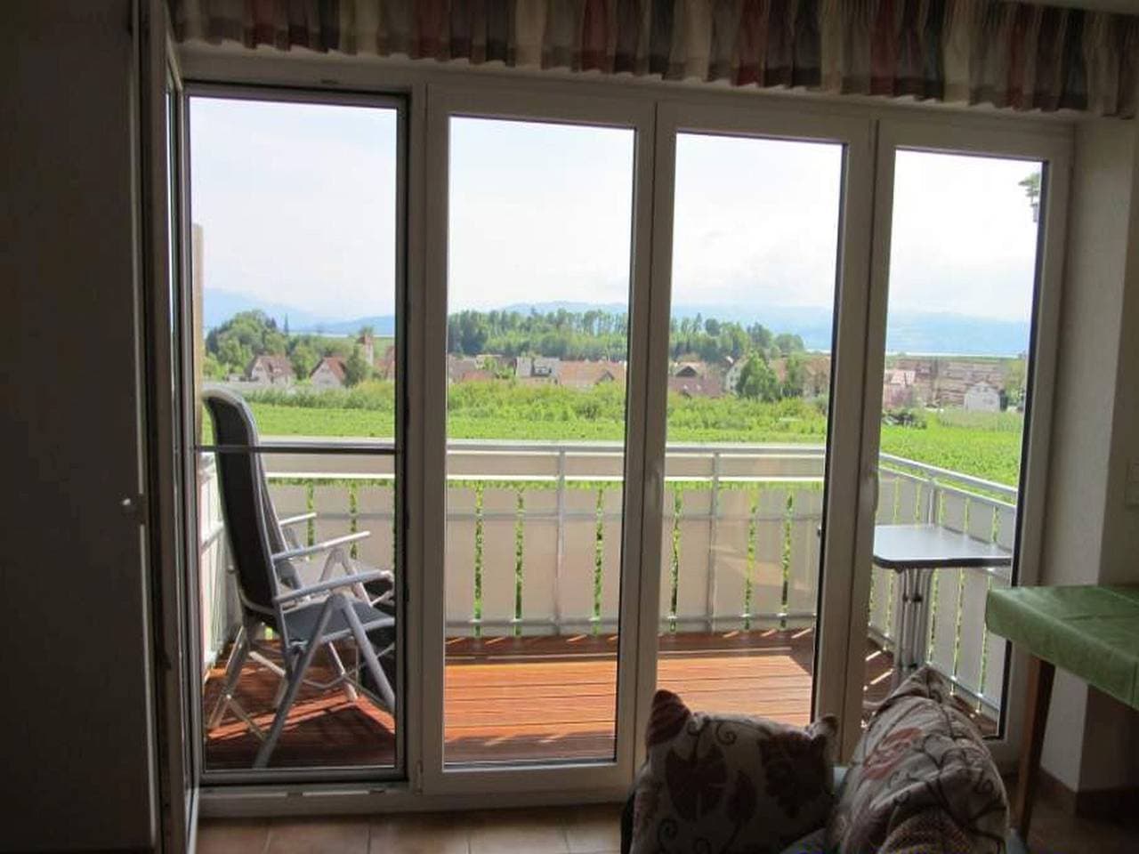 Foto 3 von 14: Ferienwohnung '4, 50qm' mit Seeblick, privaten Balkon und Wi-Fi