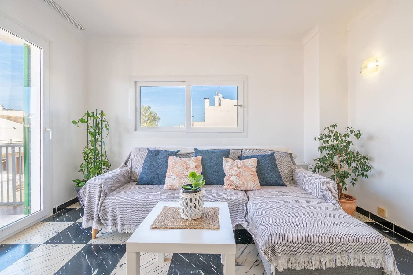 Foto 4 von 28: Ferienwohnung 'Fantastic' mit Privatterrasse, Wi-Fi und Klimaanlage