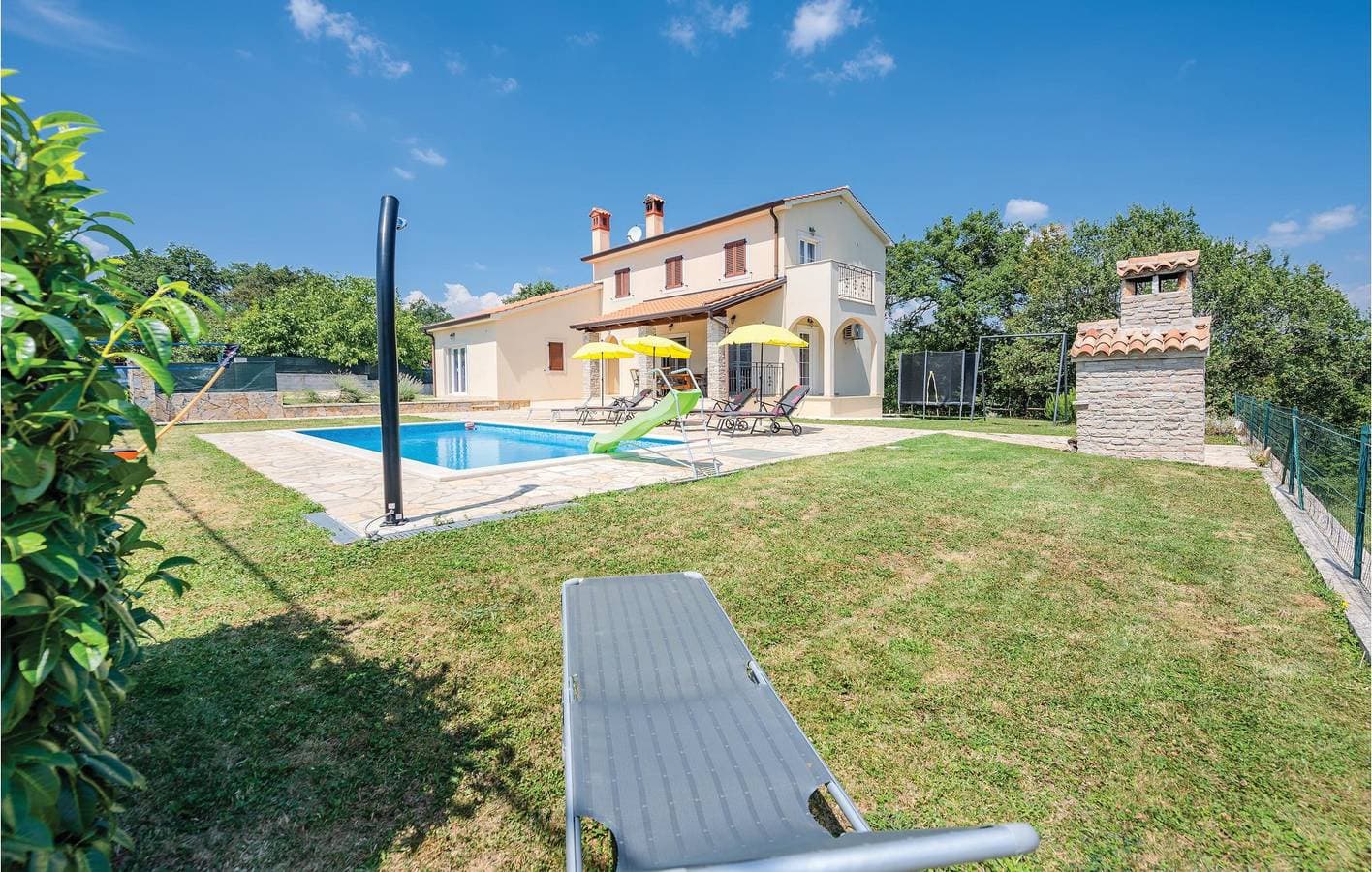 Foto 10 von 41: Schickes Apartment mit 1 Schlafzimmer, Pool, Terrasse und WLAN
