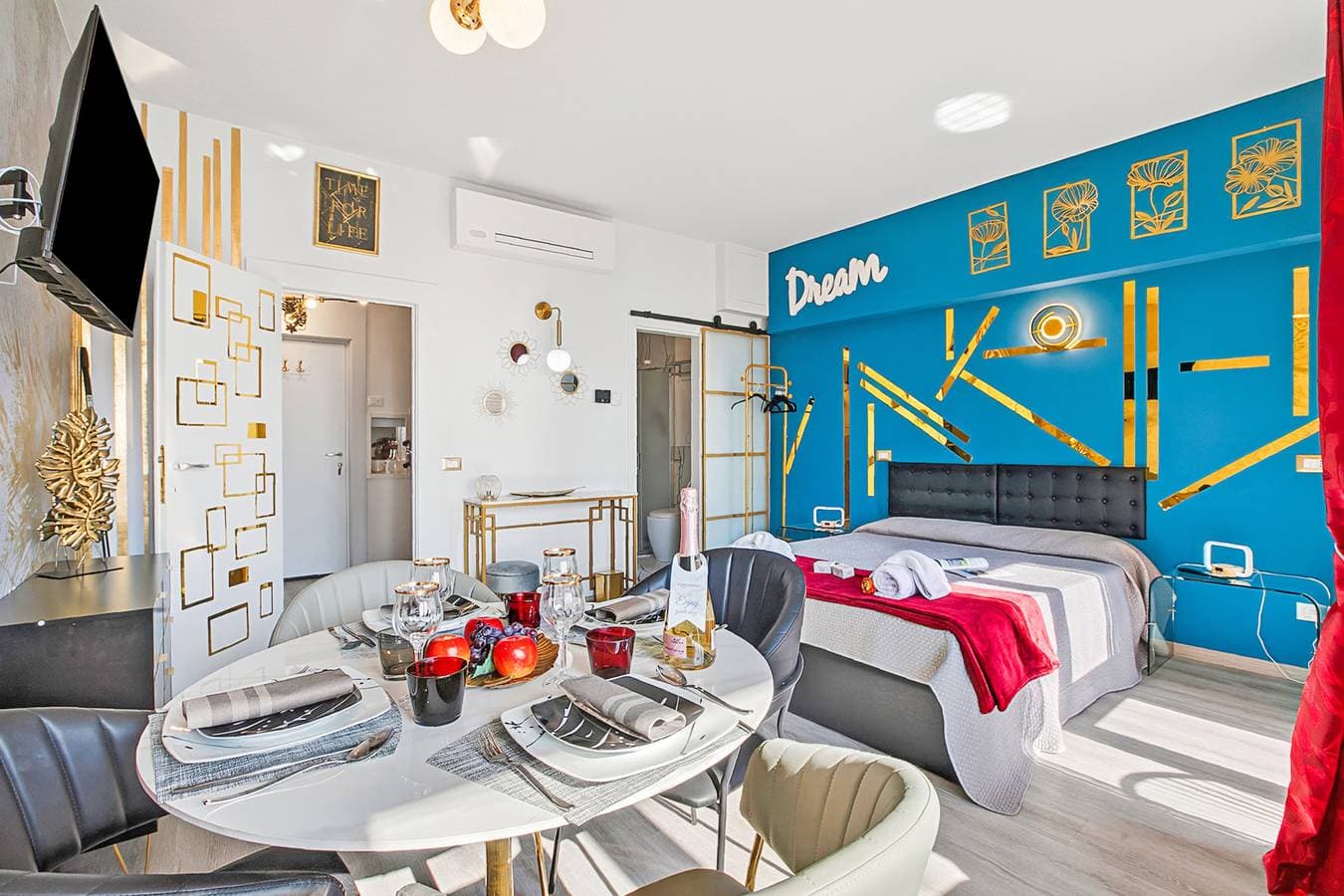 Foto 4 von 32: Luxury Apt 402 with Pool & Lake View