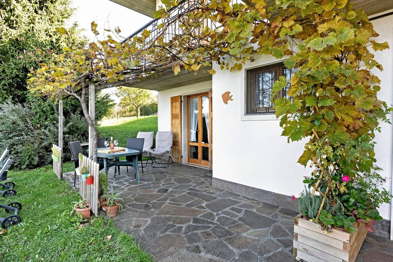 Monoroom With Garden And Lake View 1