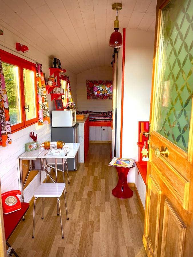 Foto 3 von 9: Roulotte (2 Adults + 1 Child)