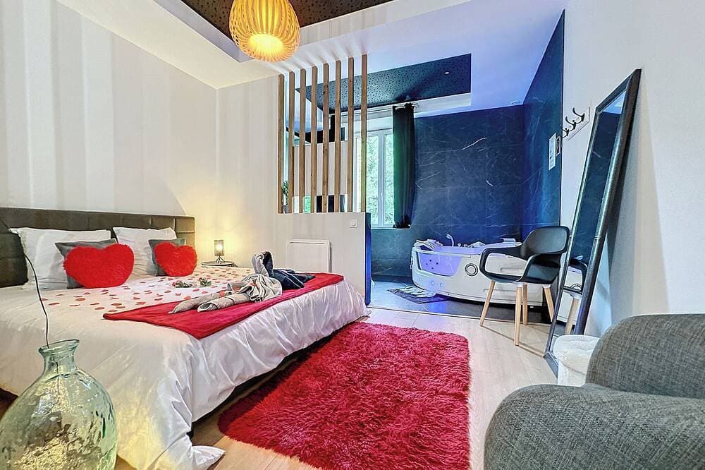 Romantic loft with private Jacuzzi 1