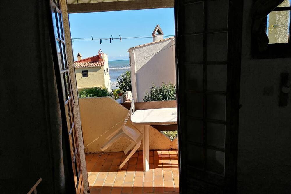 Beach<50m.Equipped balcony.Parking.Car and bicycle options. Wifi.  Numerous activities 1