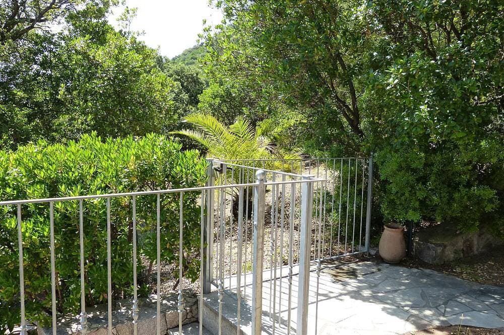 Foto 12 von 30: Freistehende Villa mit schönem Meerblick und großem Garten