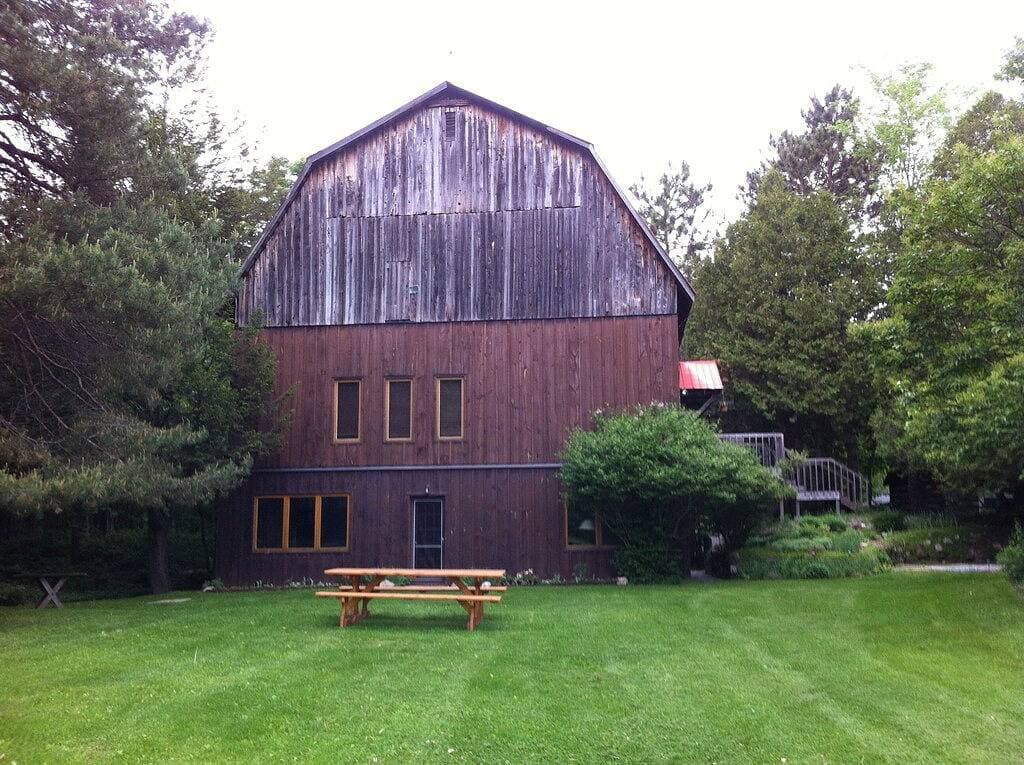 Foto 6 von 28: Die Scheune - ein Treffpunkt, 80 Hektar am Gatineau Park