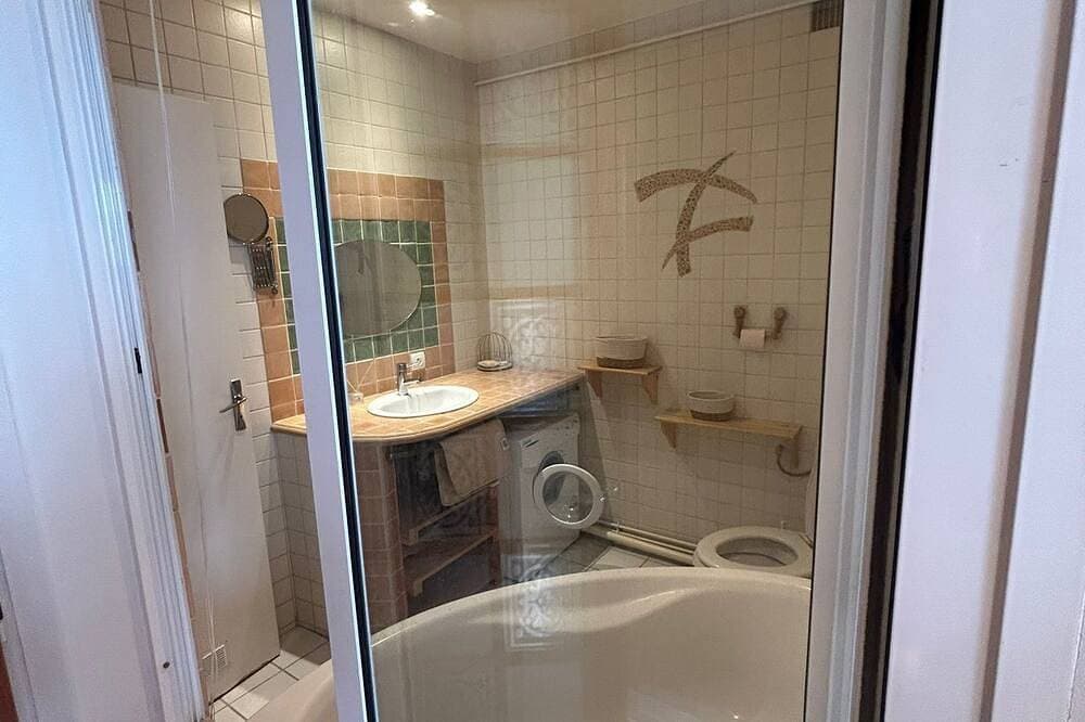 Foto 5 von 21: Cozy Apartment with Mountain View, Balcony & Free Parking