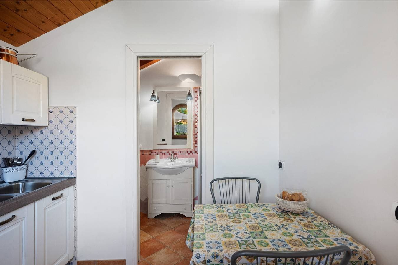 Foto 11 von 21: Ferienwohnung 'Delizioso Chalet Con Ampio Giardino' mit Bergblick, Wi-Fi und Klimaanlage