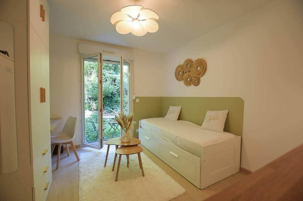 Foto 6 von 22: L'ombelle - Water-green studio with small outdoor area