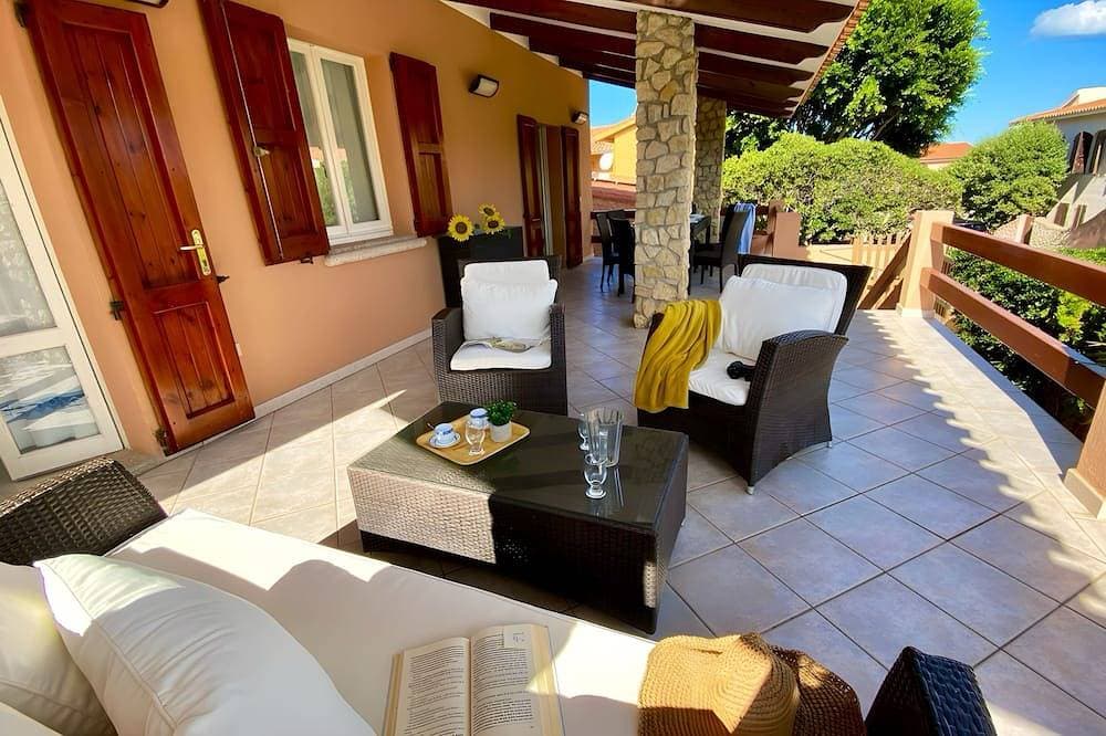 Villa Luigi - Villa with Large Terrace and Barbecue for Families and Groups 1